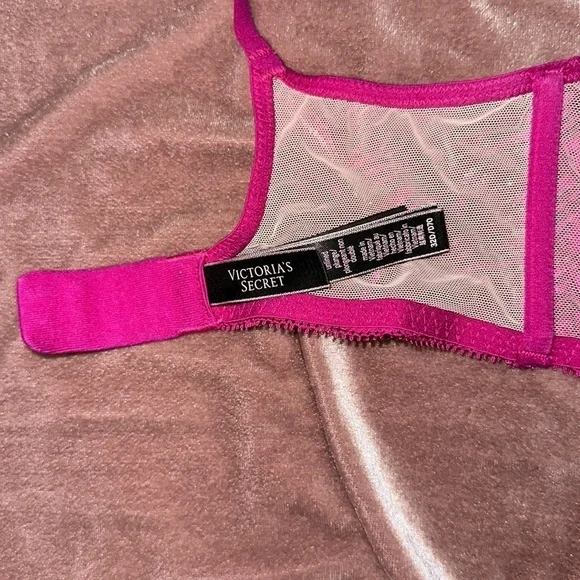 VERY cute, hot pink, Victoria’s Secret bra - Picture 4 of 4